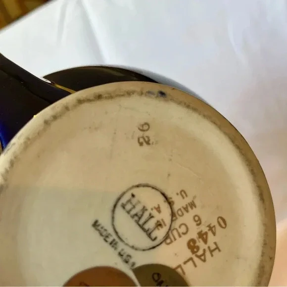 Vintage 1940s Hall China Cobalt Blue Airflow Teapot - Picture 4 of 4